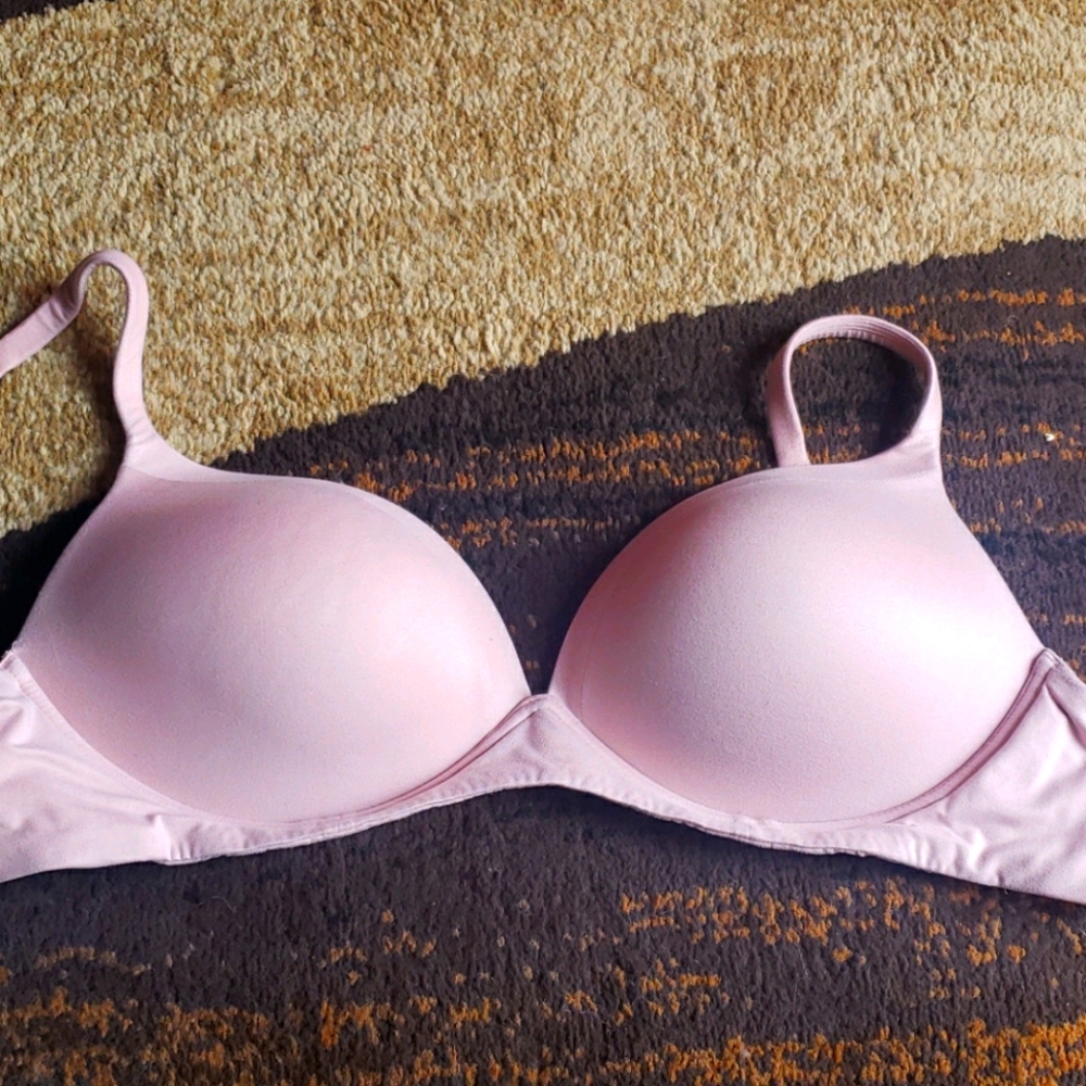 Victoria's Secret Body 36D wireless pink bra with